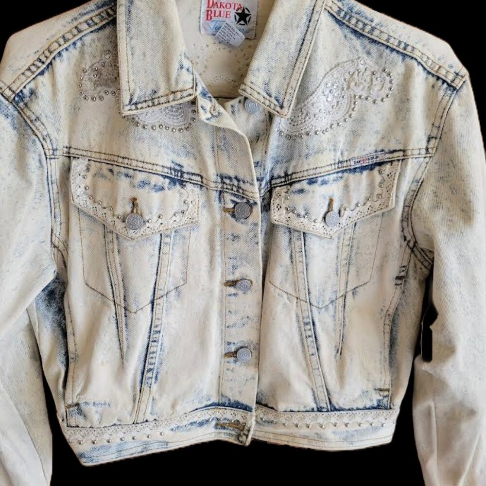 Dakota Blue embellished light washed jean jacket size M